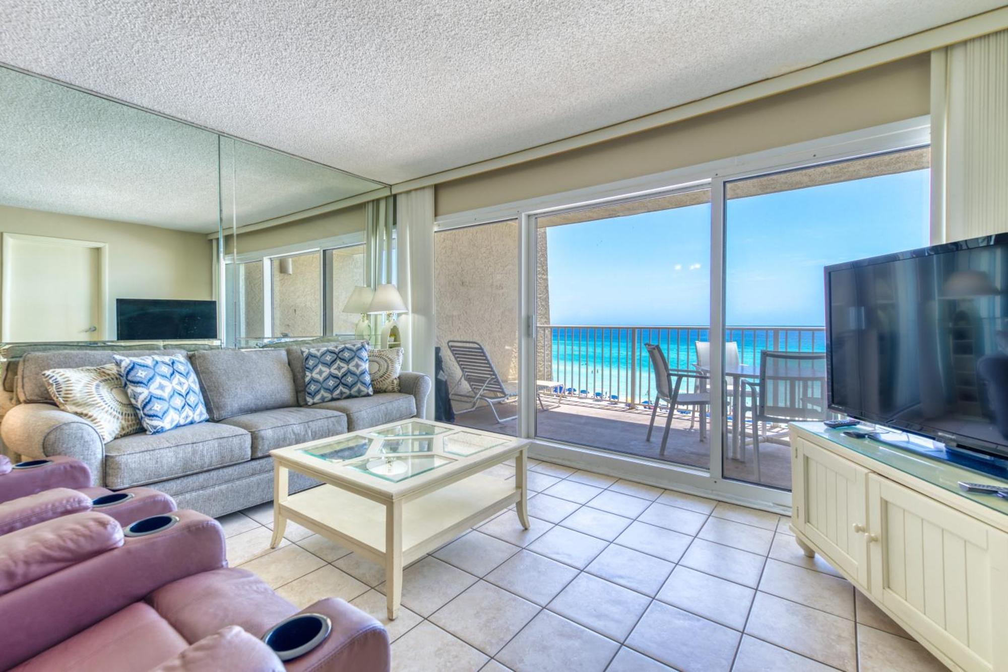 House D404 - Beachfront With Pool, Wifi, & Service Apartment
