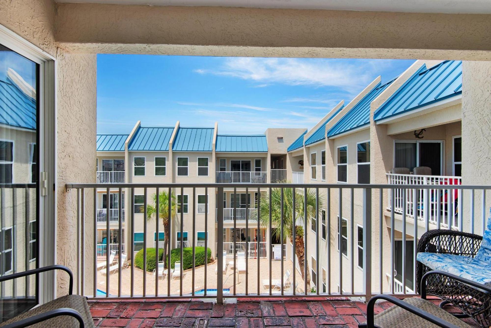 Poolside #302- Harry's House Destin