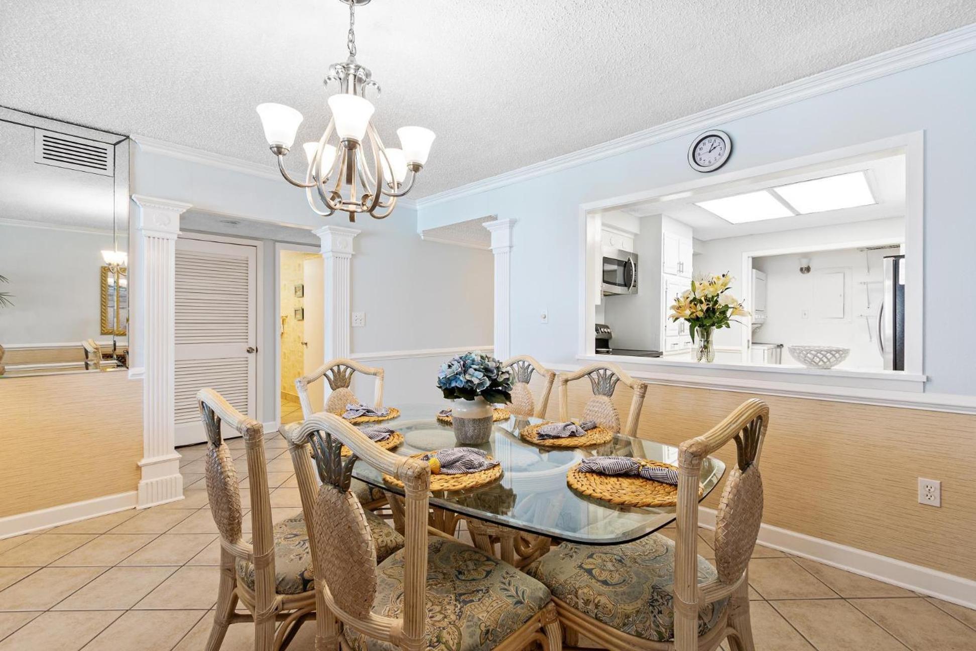 1065 Shoreline Towers Charming Beachfront Condo-free Setup * Destin