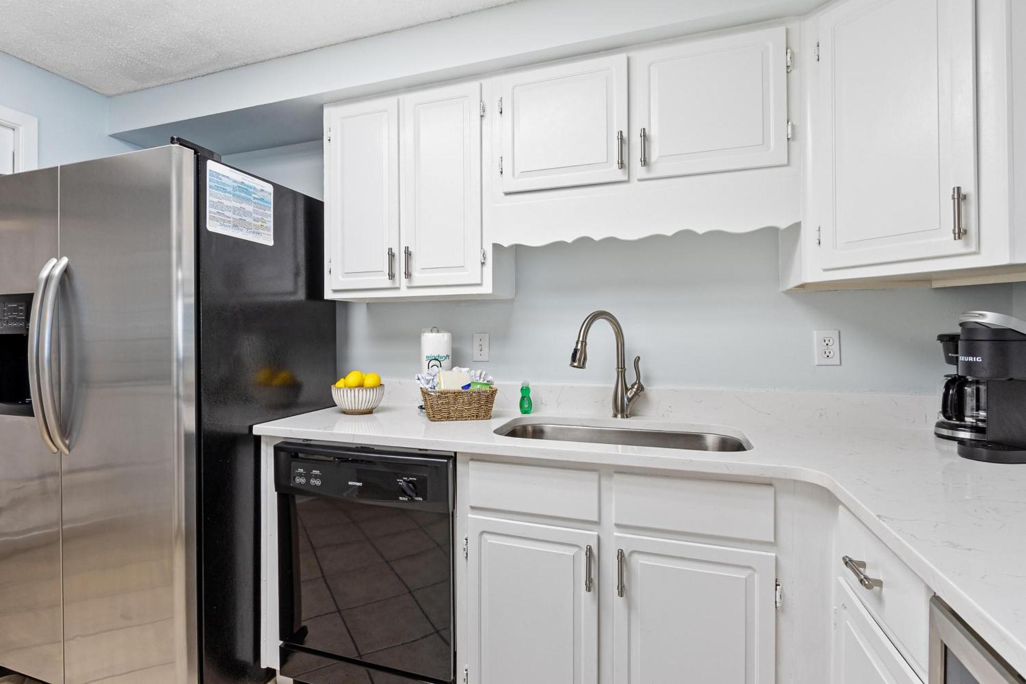 1065 Shoreline Towers Charming Beachfront Condo-free Setup Holiday home Destin
