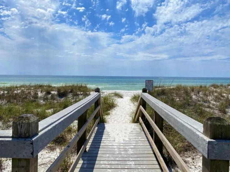 Holiday home Beauty 4 Bed 3 Bath 5 Min Walk To In Gated Community *
