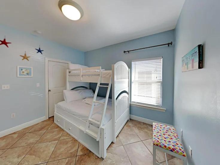 Beauty 4 Bed 3 Bath 5 Min Walk To In Gated Community Destin