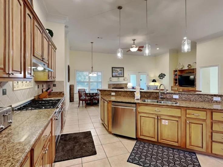 Beauty 4 Bed 3 Bath 5 Min Walk To In Gated Community Destin