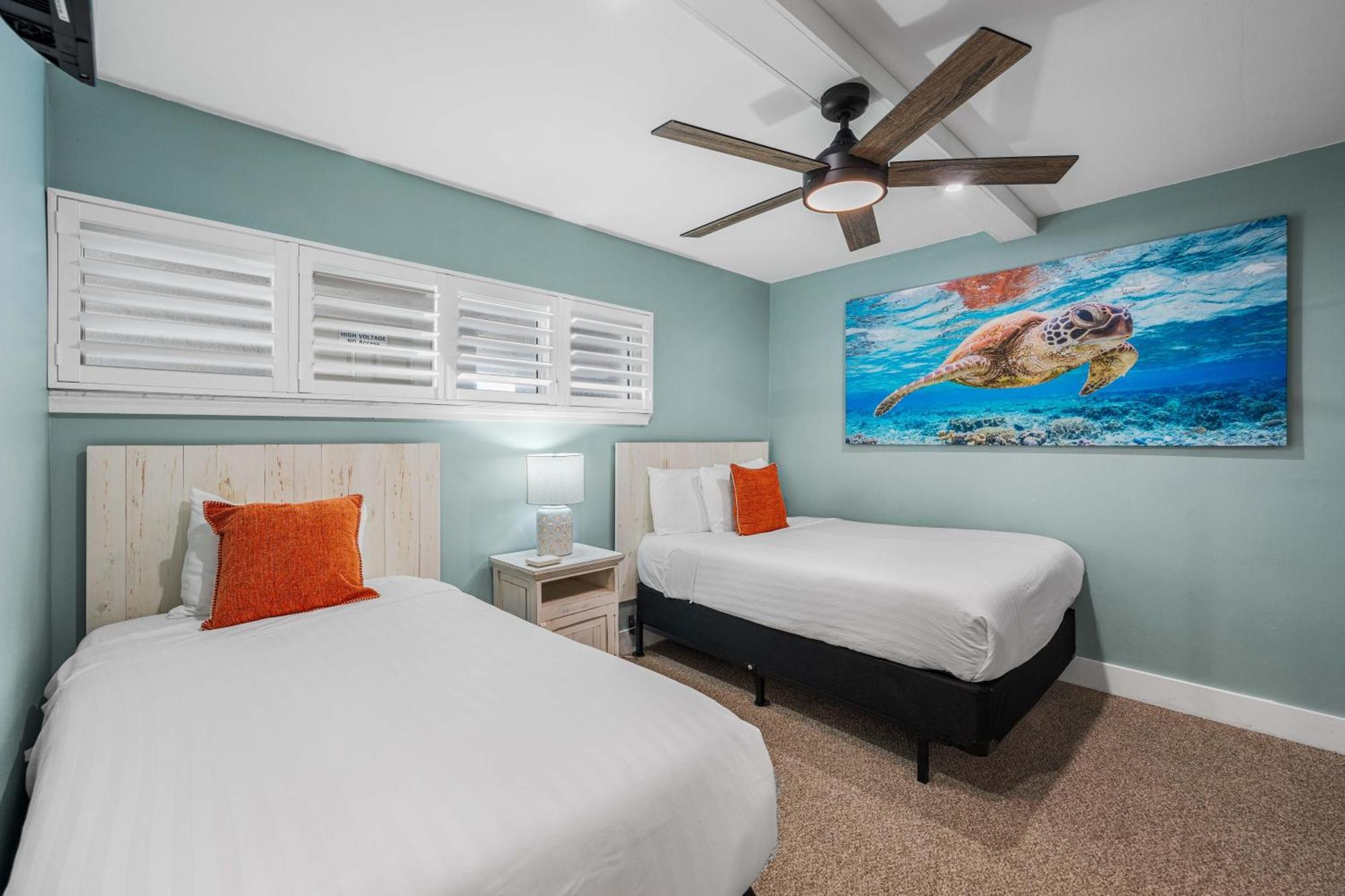 Surf And Racquet Unit 605