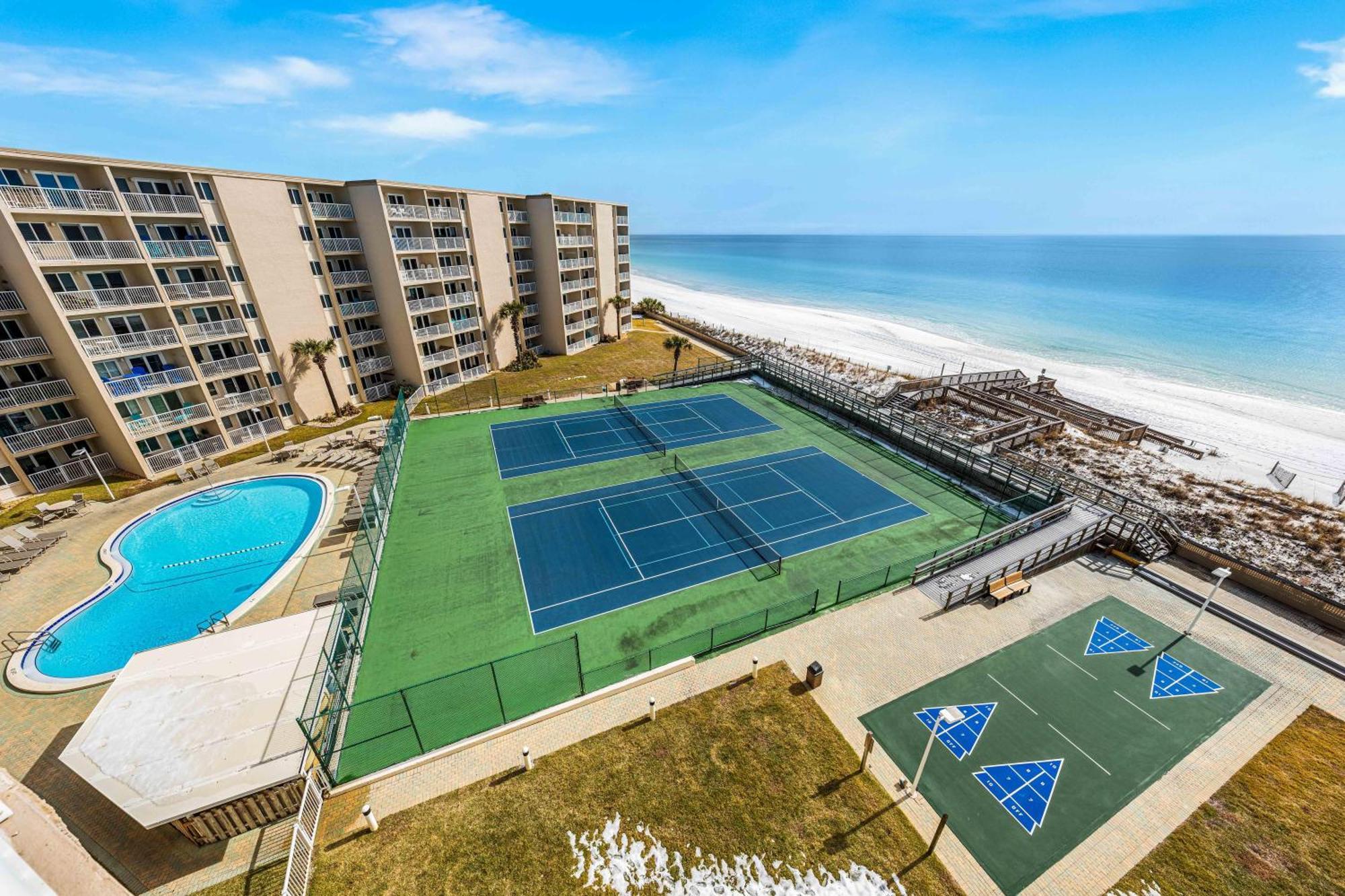 Surf And Racquet Unit 605 *