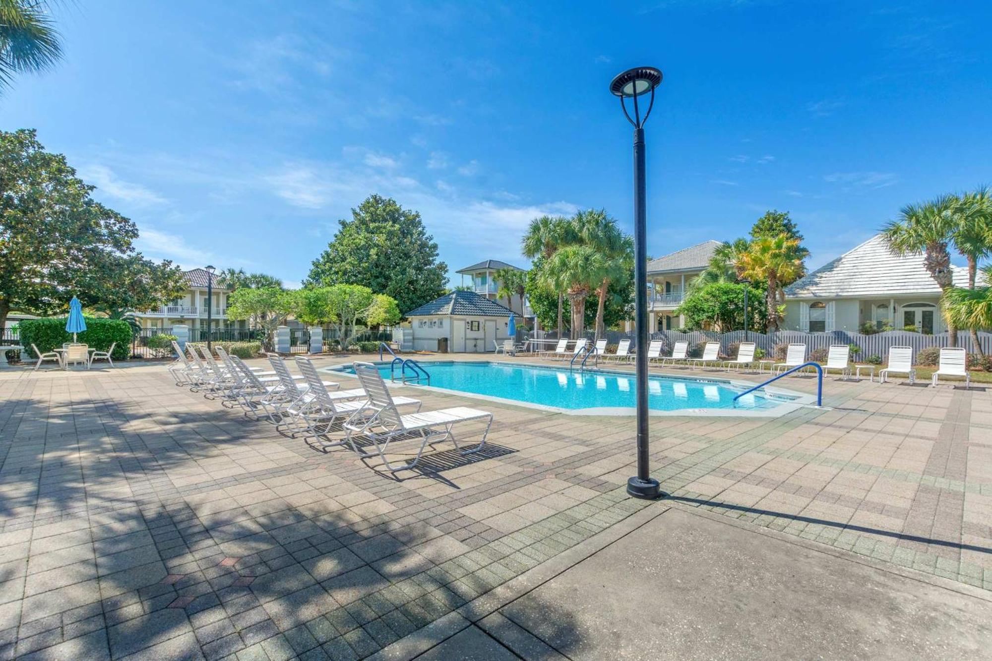 Sweet 'n Salty Private Gated Heated Pool Holiday home *
