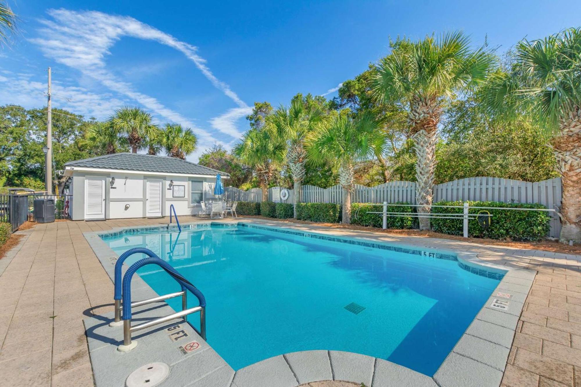 Holiday home Sweet 'n Salty Private Gated Heated Pool *
