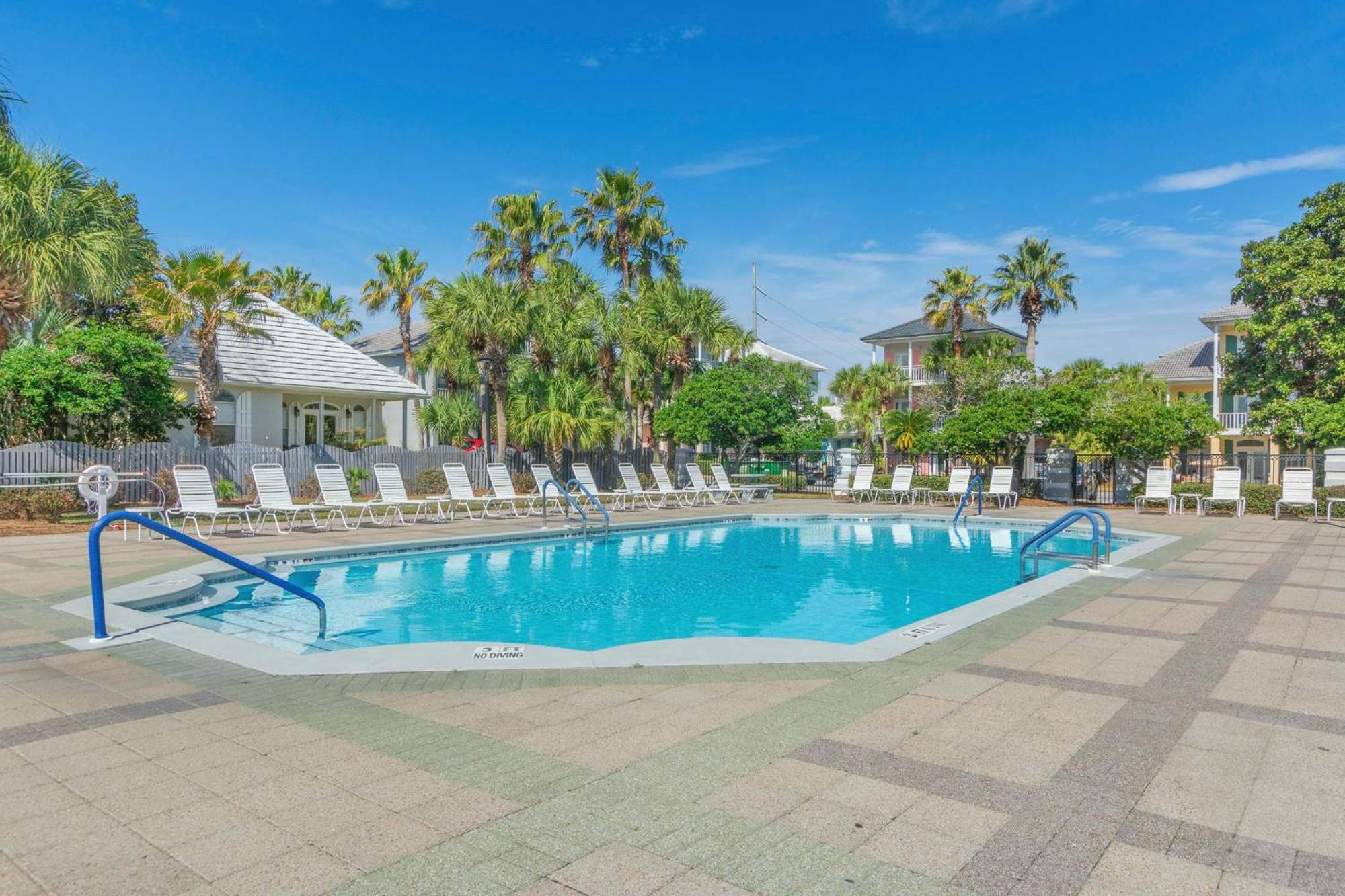 Sweet 'n Salty Private Gated Heated Pool Holiday home