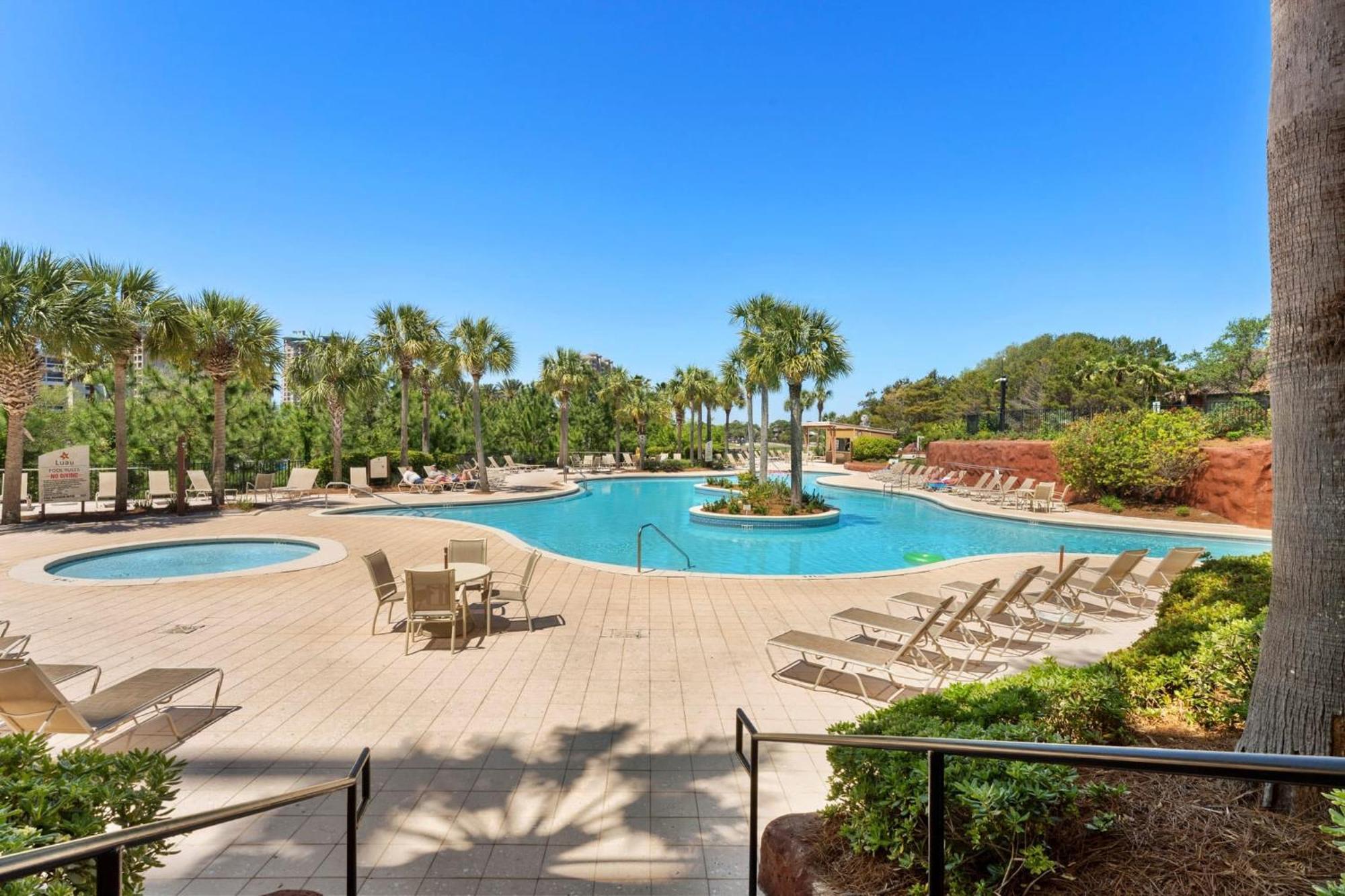 Miramar W Pool Tennis Walk To Luau Eastern Sky Holiday home
