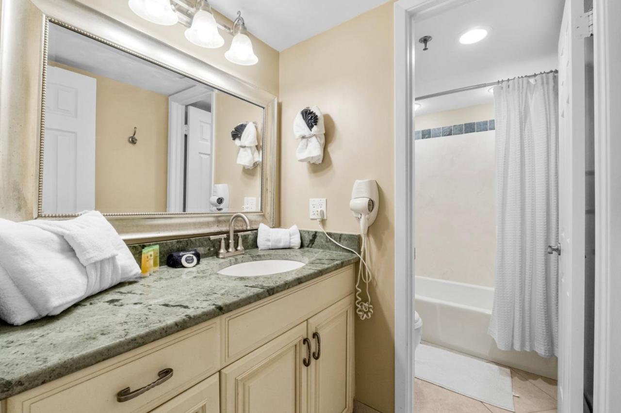 Holiday home New 30 Foot Oceanfront Balcony Oceanfront Pool Destin