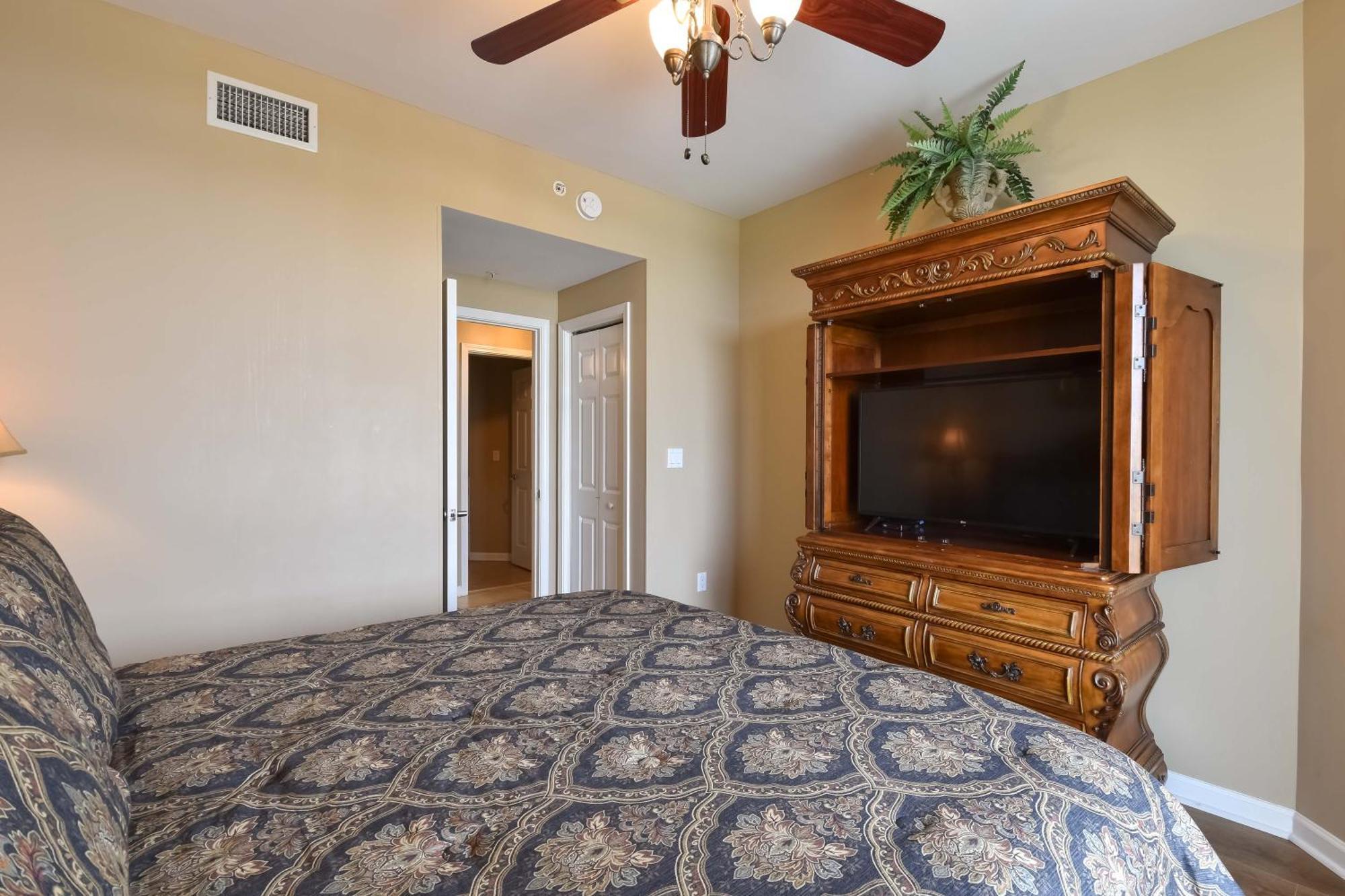 Silver Towers W806 Apartment *