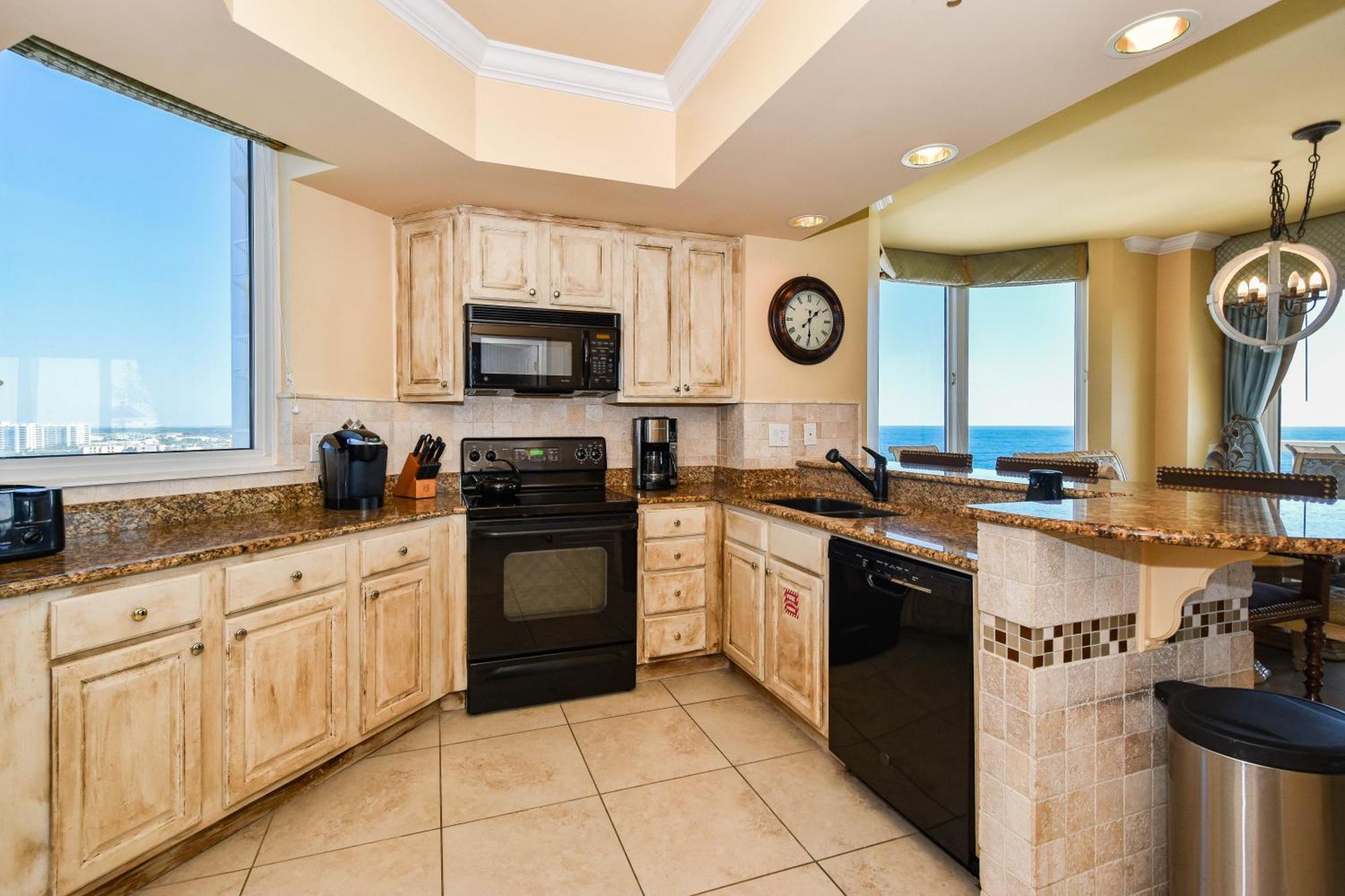 Silver Towers W1501 Apartment