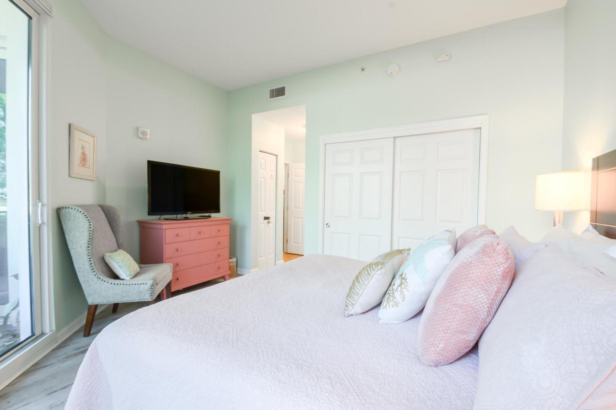 The Palms Of 2110 Junior Apartment